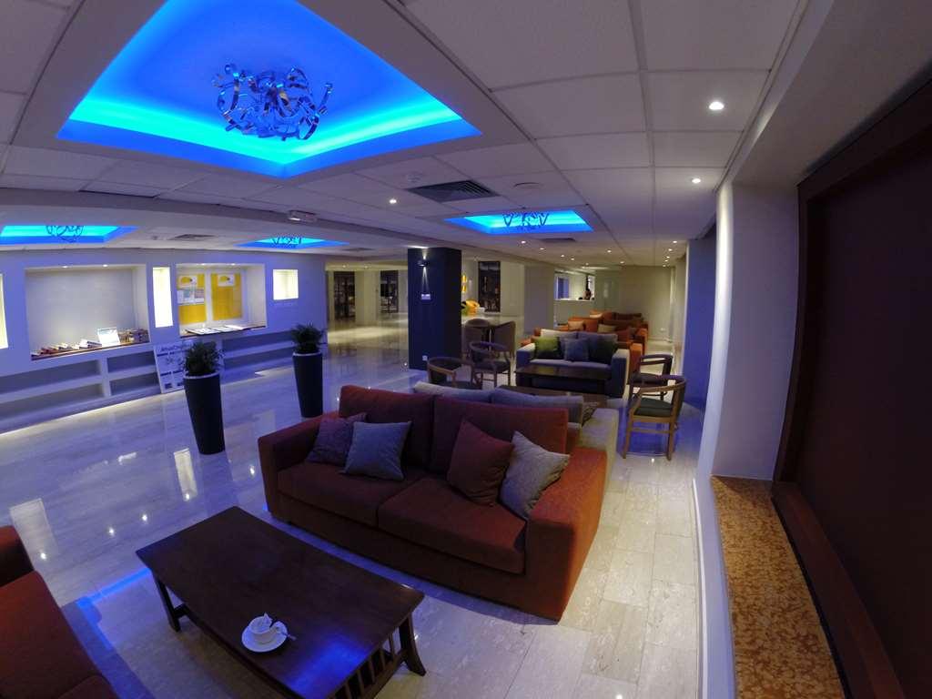 Mayfair Gardens Пафос Интерьер фото