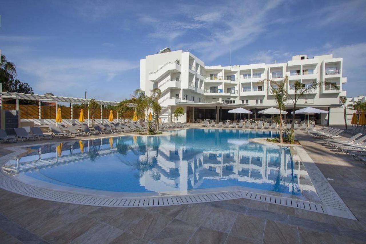 Mayfair Gardens Пафос Экстерьер фото