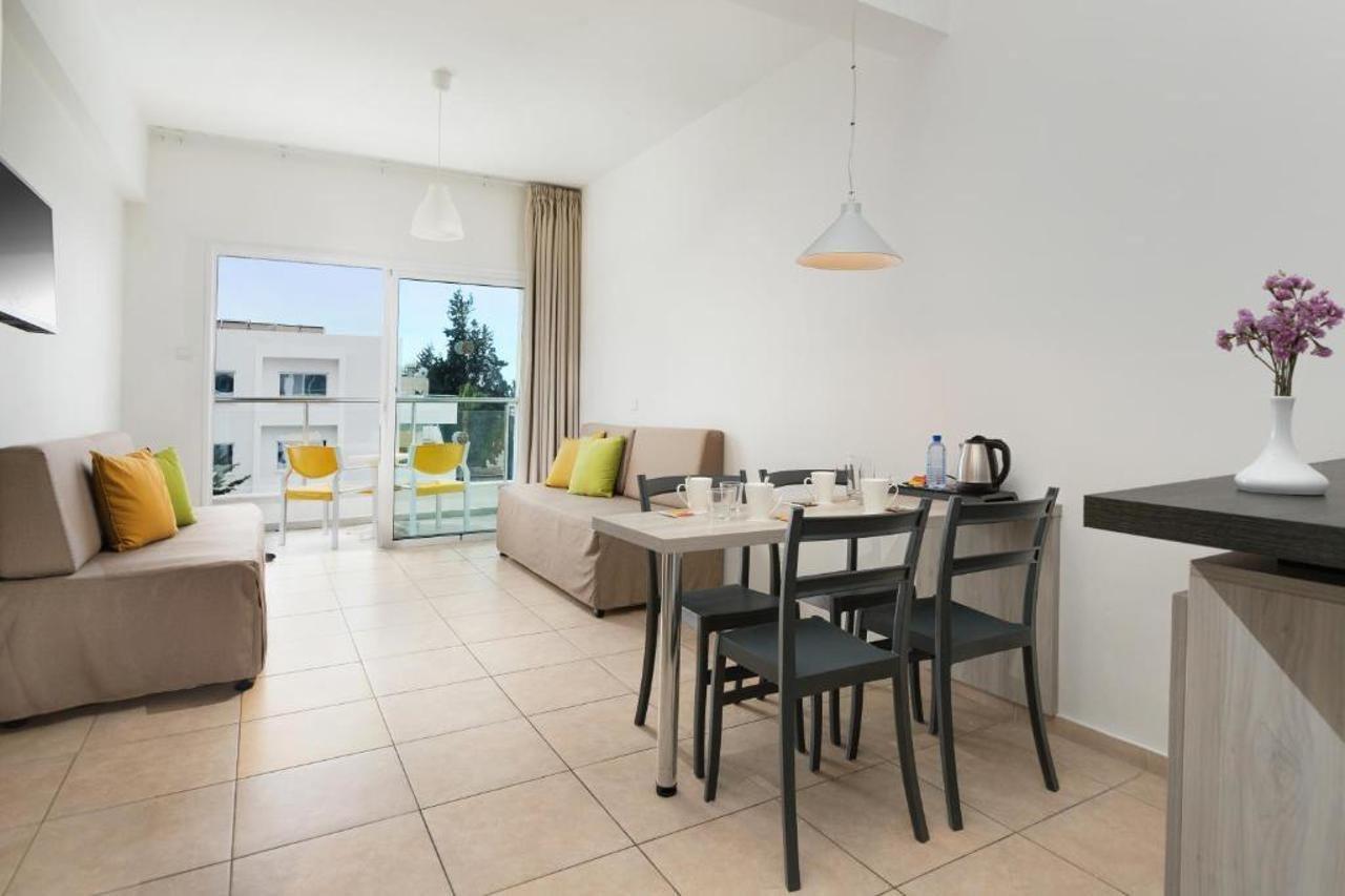 Mayfair Gardens Пафос Экстерьер фото