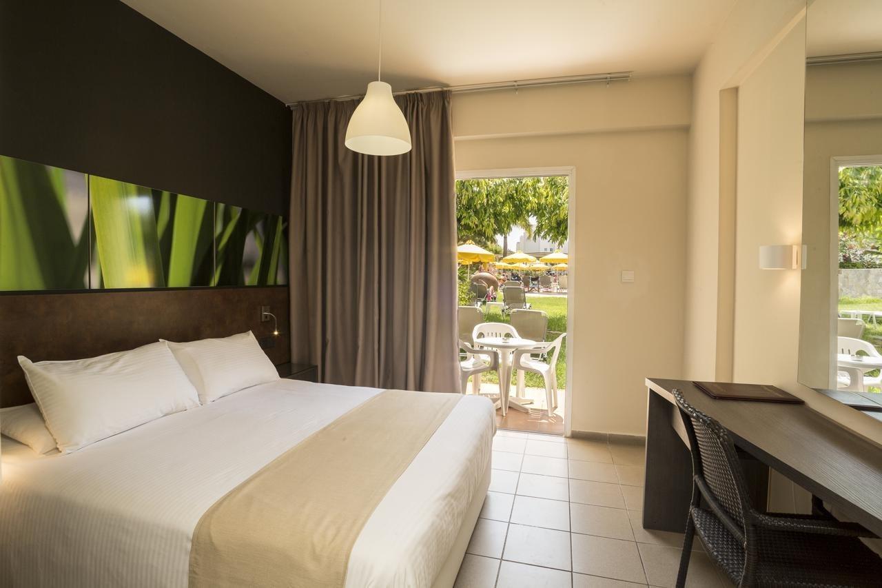 Mayfair Gardens Пафос Экстерьер фото